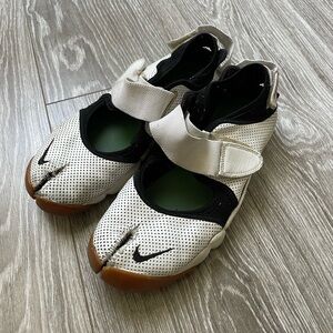 Nike Air Rift Tabi Sneakers